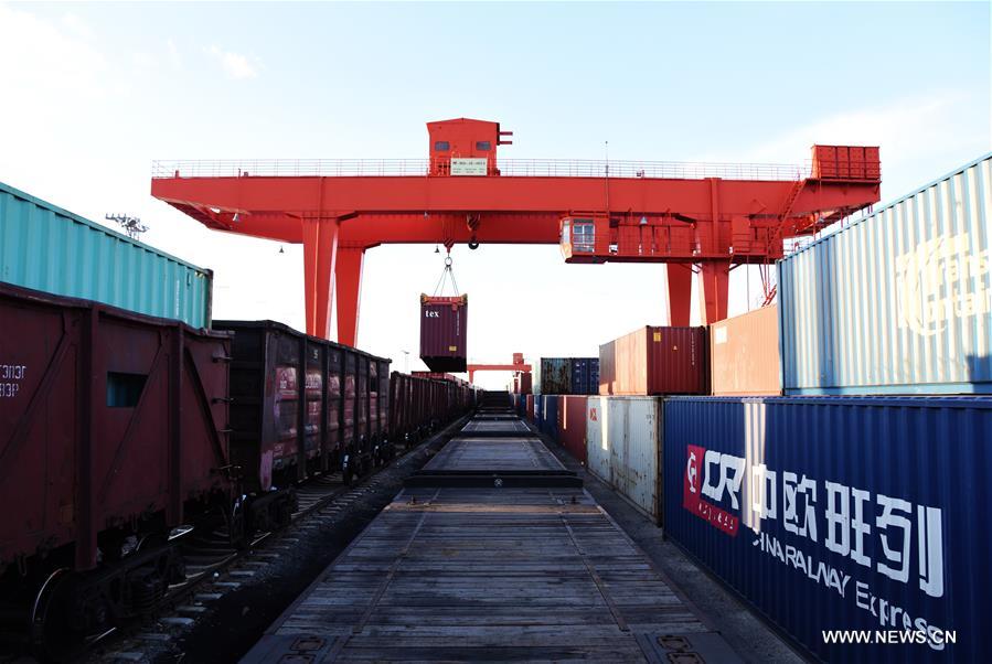 ميناء حدودي صيني في منطقة منغوليا الداخلية يتعامل مع 1500 قطار شحن بين الصين وأوروبا في 2020
