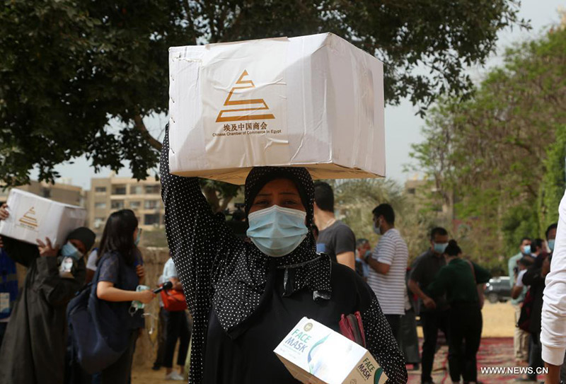 مقالة : شركات صينية بمصر تقدم عبوات غذائية للفقراء في شهر رمضان