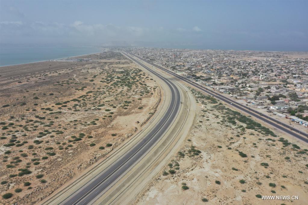 فتح طريق إيستباي السريع لميناء جوادار الذي أنشئ بمساعدة الصين في باكستان أمام حركة المرور