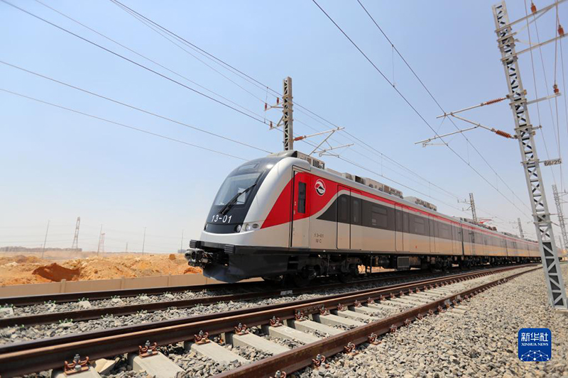 تقرير إخباري: السيسي يفتتح القطار الخفيف (LRT) بالتعاون مع الصين ومشروعات نقل أخرى