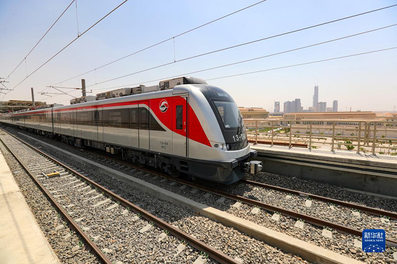 تقرير إخباري: السيسي يفتتح القطار الخفيف (LRT) بالتعاون مع الصين ومشروعات نقل أخرى