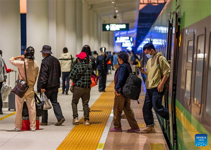 خط سكة حديد الصين-لاوس ينقل أكثر من 10 ملايين مسافر