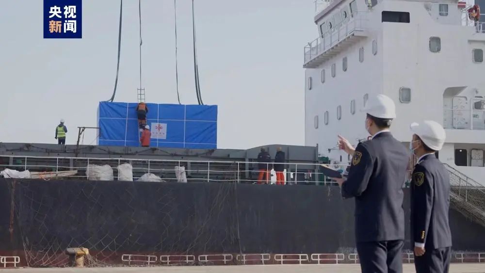 لإغاثة منكوبي الزلزال...سفينة محمّلة بمنازل الحاويات تنطلق من تيانجين الصينية نحو سوريا