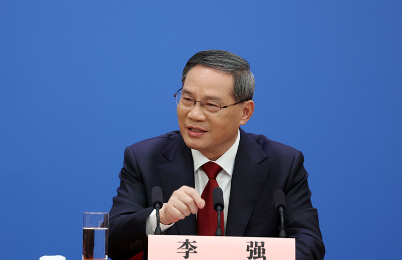 رئيس مجلس الدولة الصيني يلتقي الصحافة بعد اختتام الدورة التشريعية السنوية