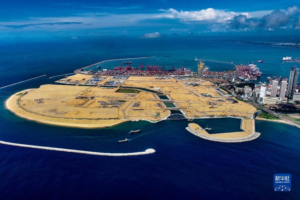 يعد المشروع الاستثماري لمدينة كولومبو الساحلية نموذجا للتعاون بين الصين وسريلانكا على صعيد البناء المشترك لـ"مبادرة الحزام والطريق". 
