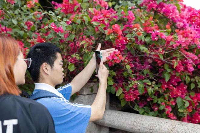 طلّاب مكفوفون يحبون ممارسة التصوير الفوتوغرافي