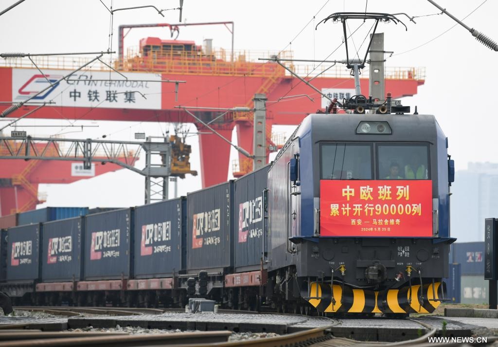 رحلات قطارات الشحن بين الصين وأوروبا تتجاوز 90000