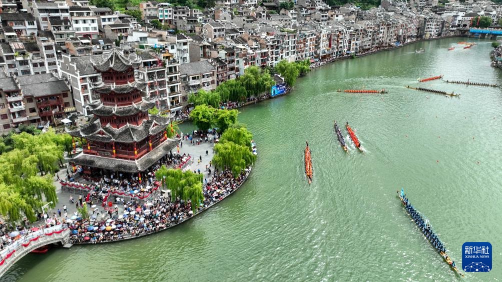 الصين تسجل 110 ملايين رحلة سياحية محلية خلال عطلة عيد قوارب التنين