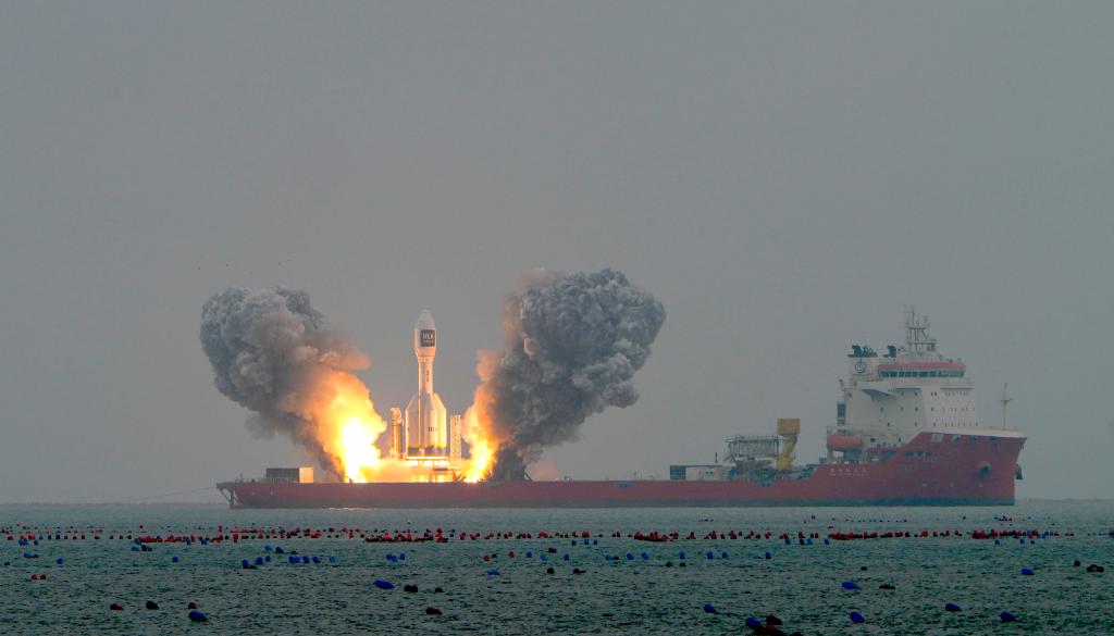 الصين تطلق صاروخ غرافيتي-1 من البحر