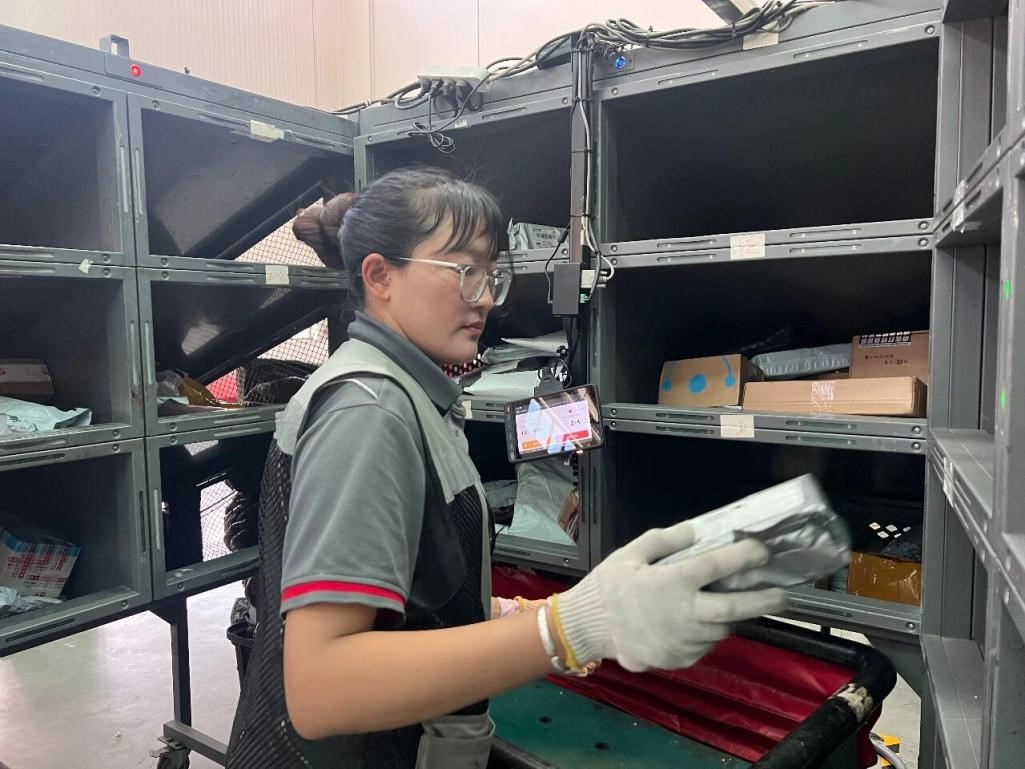 أسرع وأبعد: ازدهار صناعة التوصيل السريع في منطقة شيتسانغ الصينية بشكل لافت