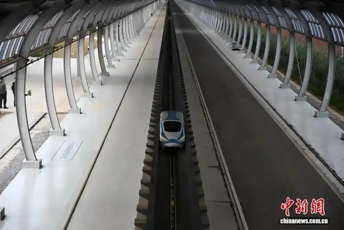 الصين تحقق رقما قياسيا في اختبار سرعة قطار الماجليف 800 كم/ساعة