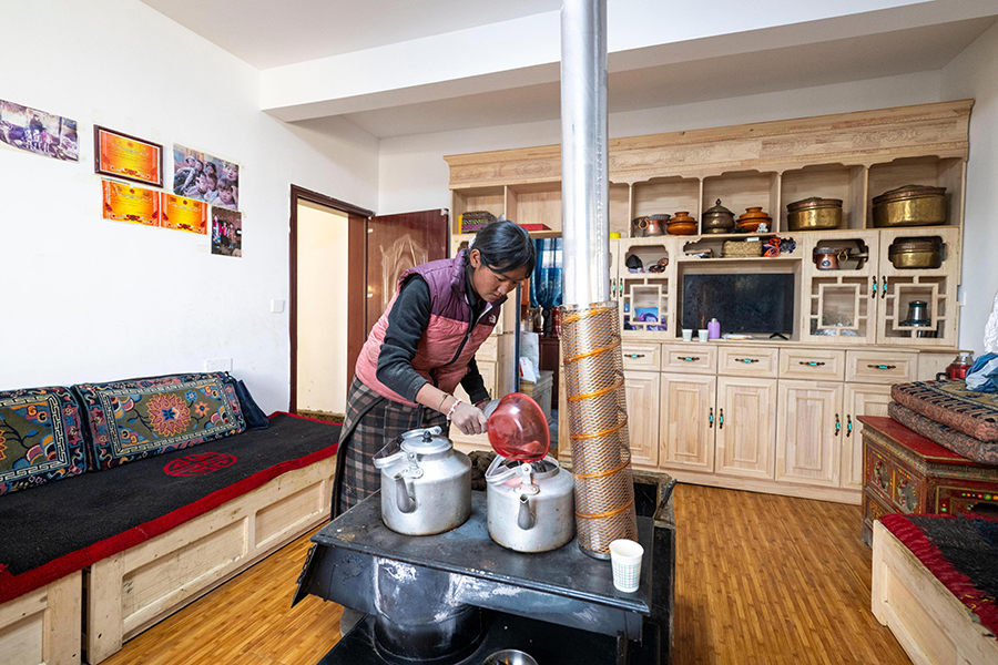 بعد مرور عام على إعادة الإعمار في دينغري ..  أشعة الشمس الدافئة تضيء المنازل الجديدة