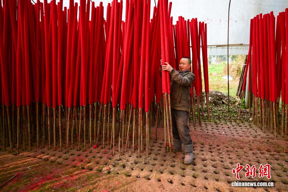 روائح البخور تفوح في وينتشانغ مع اقتراب عيد الربيع