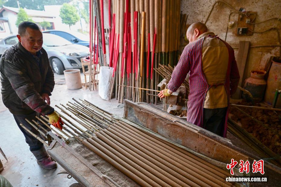 روائح البخور تفوح في وينتشانغ مع اقتراب عيد الربيع