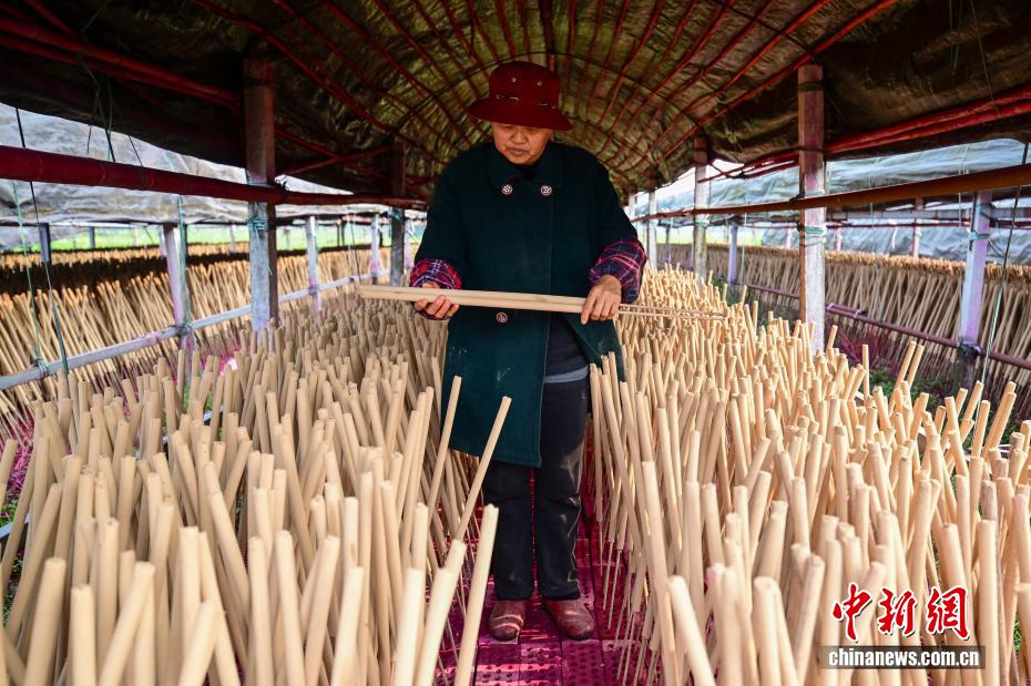 روائح البخور تفوح في وينتشانغ مع اقتراب عيد الربيع