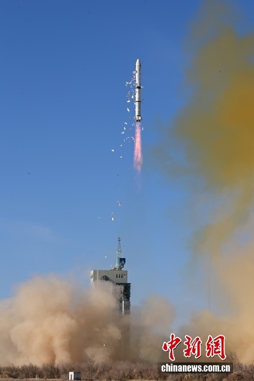 تعاون فضائي جزائري–صيني يُتوَّج بإطلاق ألكوم سات- 3A بنجاح