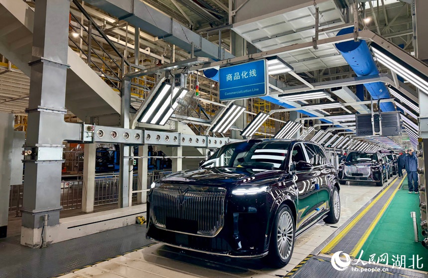 التصنيع الذكي يدفع إنتاجية سيّارات الطاقة الجديدة نحو آفاق أوسع