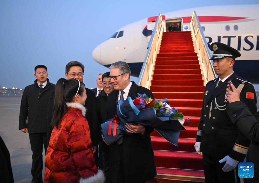 رئيس الوزراء البريطاني يصل إلى بكين في زيارة رسمية للصين