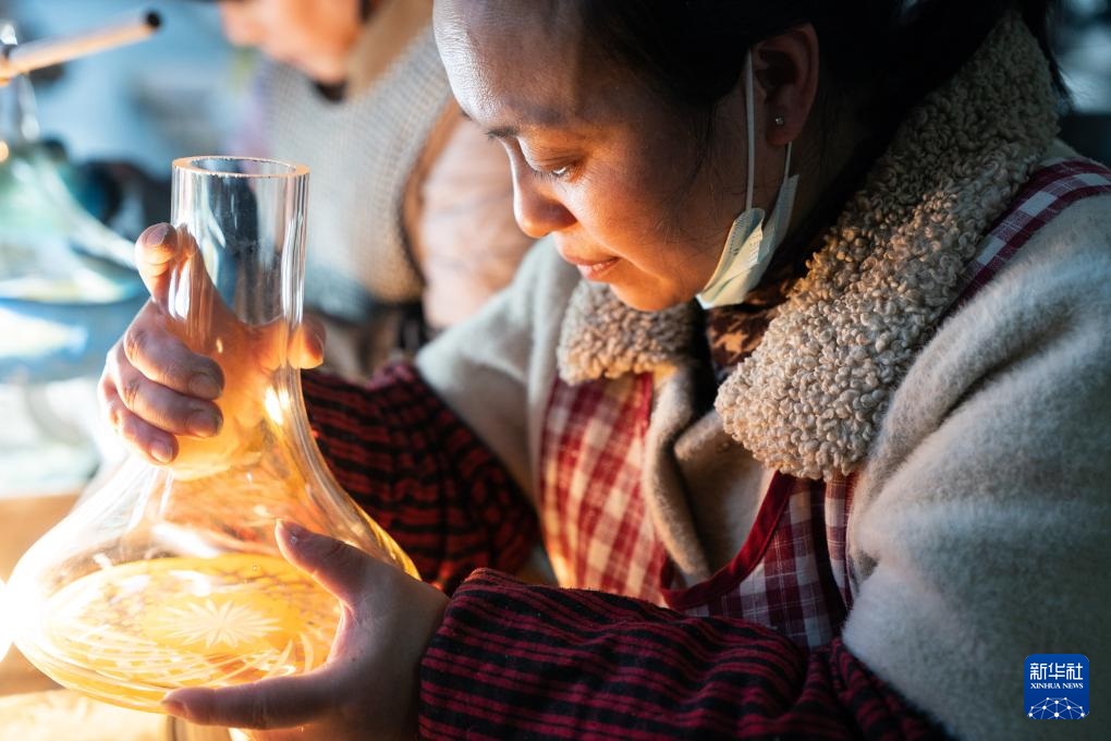 تيانتشانغ، آنهوي: أنابيب الشيشة الملونة من بلدة صغيرة إلى أسواق العالم