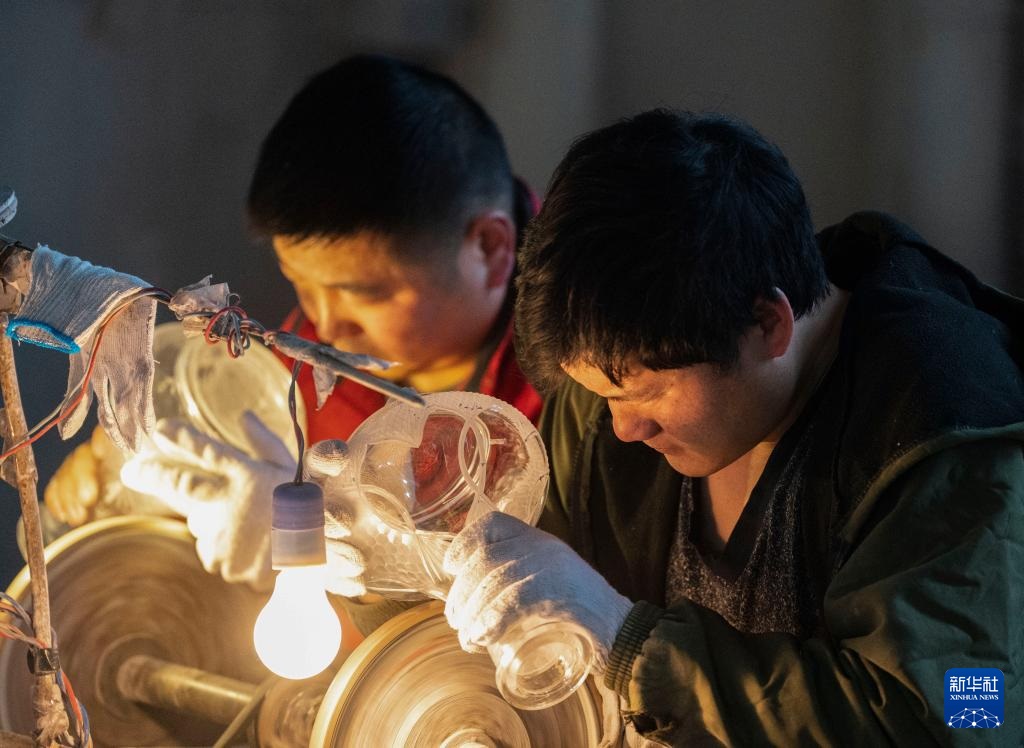 تيانتشانغ، آنهوي: أنابيب الشيشة الملونة من بلدة صغيرة إلى أسواق العالم