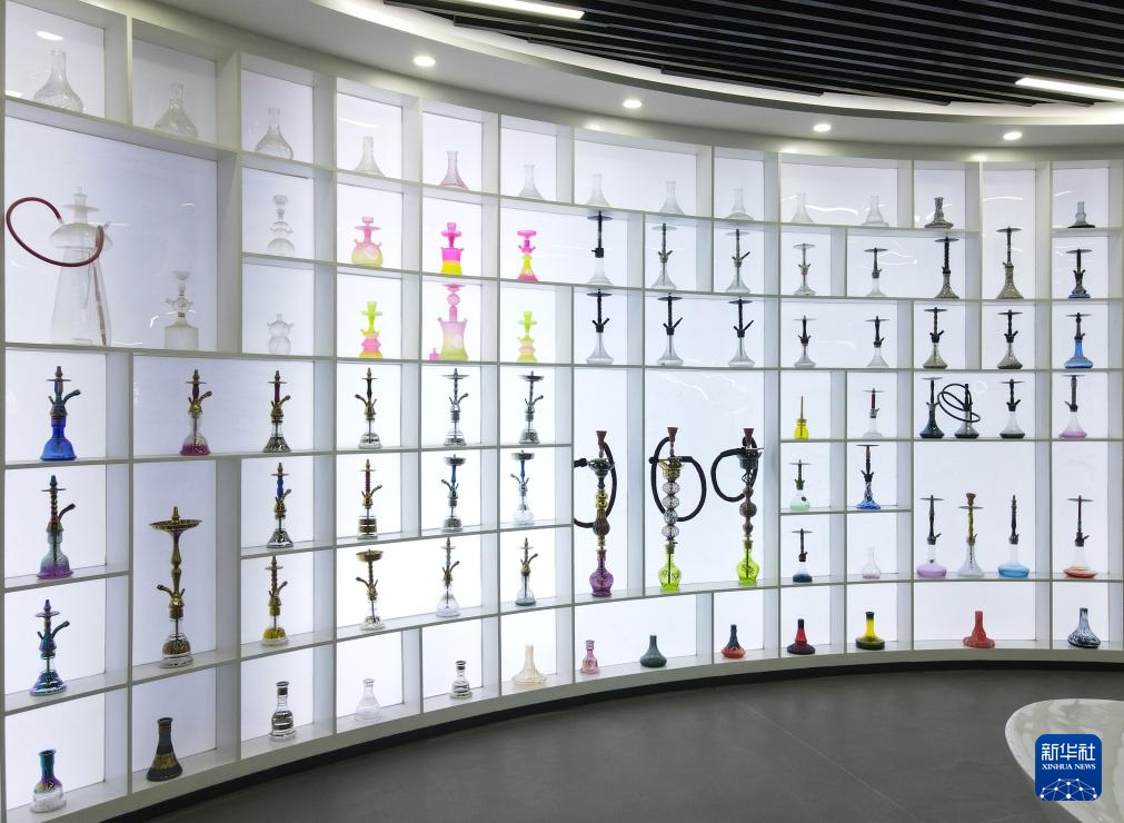 تيانتشانغ، آنهوي: أنابيب الشيشة الملونة من بلدة صغيرة إلى أسواق العالم