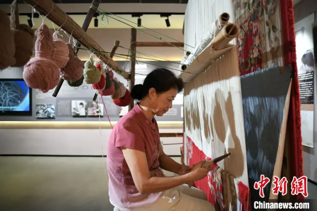 ثورة تكنولوجية في صناعة السجاد بتسوي هوانغكو، تيانجين .. من الحرف التقليدية إلى الذكاء الاصطناعي