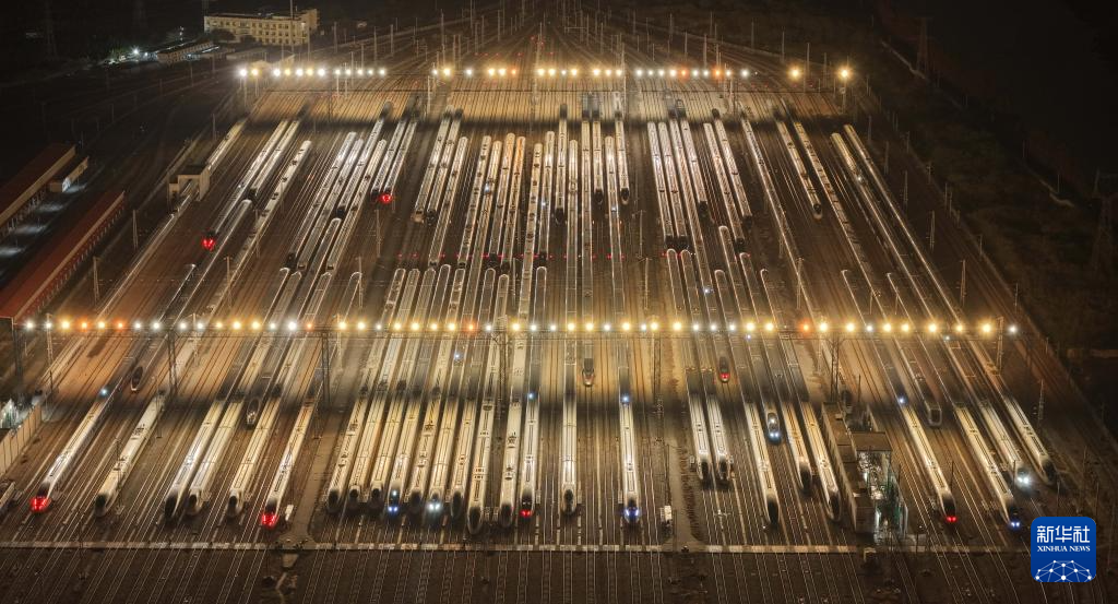 أسطول القطارات فائقة السرعة في قوانغتشو يتأهب لذروة أسفار عيد الربيع