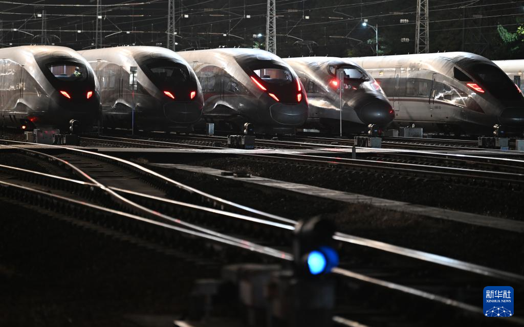 أسطول القطارات فائقة السرعة في قوانغتشو يتأهب لذروة أسفار عيد الربيع