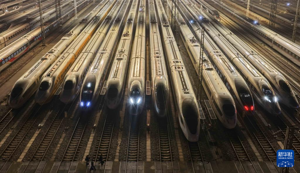 أسطول القطارات فائقة السرعة في قوانغتشو يتأهب لذروة أسفار عيد الربيع