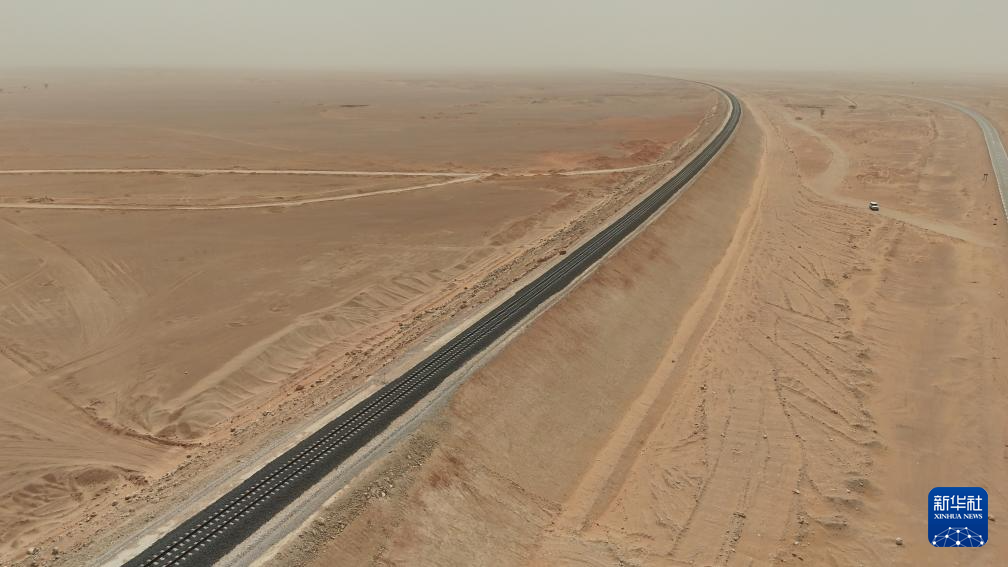 الجزائر تشغّل أول خط سكة حديد صحراوي للشحن الثقيل في أفريقيا