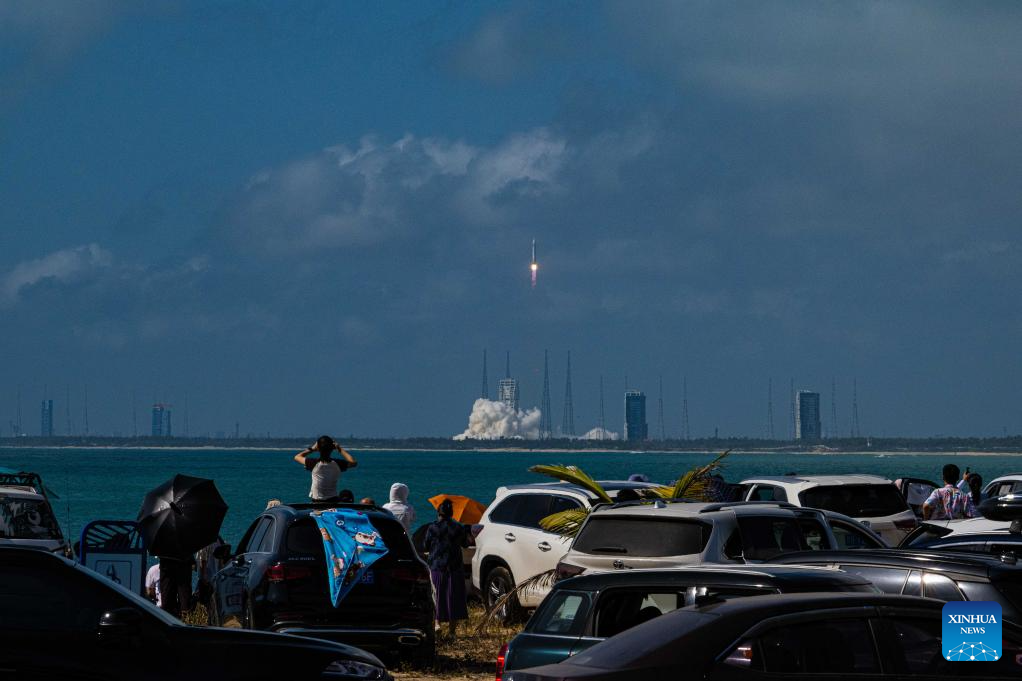 الصين تجري أول استرجاع لكسبولة عودة مركبة فضائية من البحر