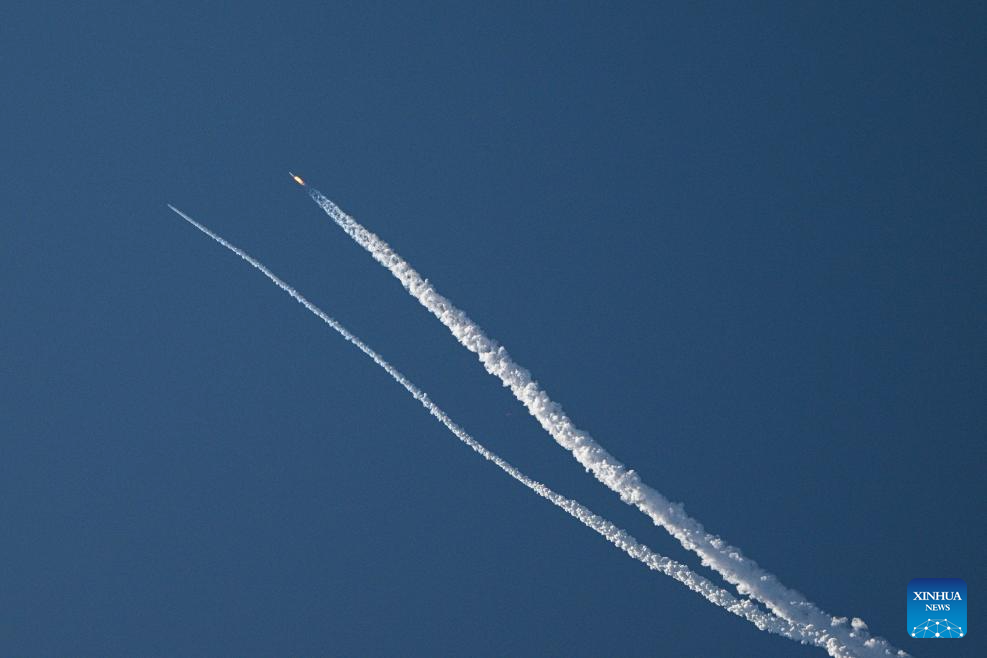 الصين تجري أول استرجاع لكسبولة عودة مركبة فضائية من البحر