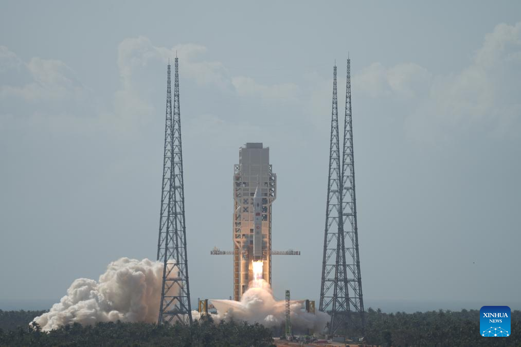 الصين تجري أول استرجاع لكسبولة عودة مركبة فضائية من البحر