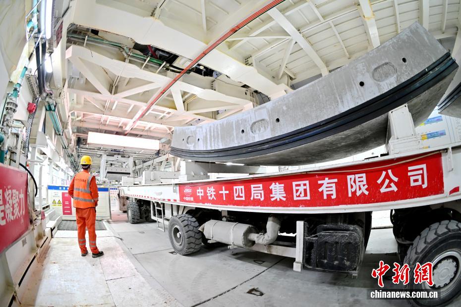 تشينغداو: تقدم سلس في أعمال حفر أكبر نفق طريق بحري في العالم