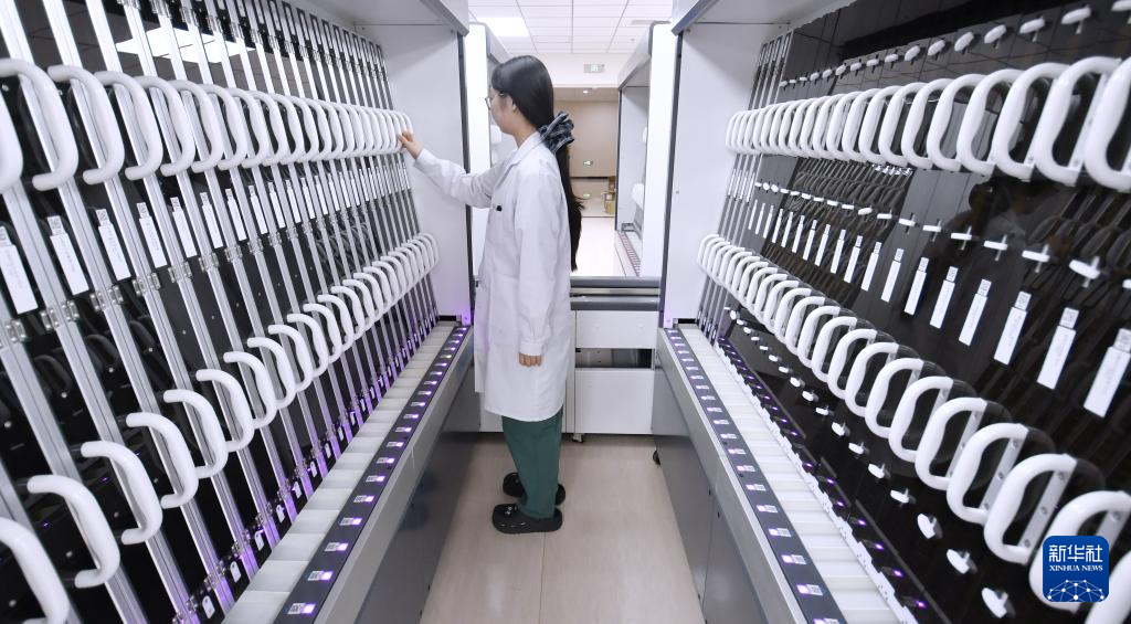 بكين، الروبوتات الطبية تسهل خدمة المرضىى