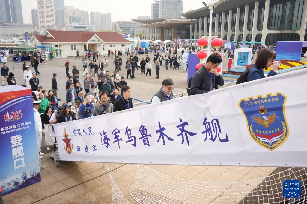 البحرية الصينية تنظم يوما مفتوحا للعموم لزيارة أكثر من 40 سفينة حربية