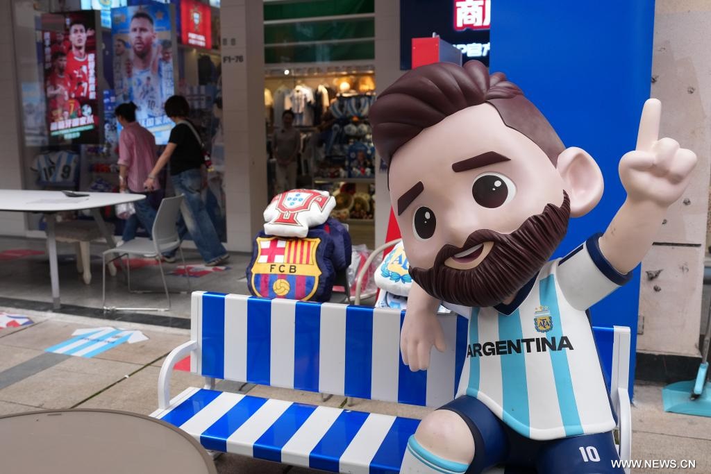 رواج البضائع المرتبطة بكأس العالم في سوق ييوو