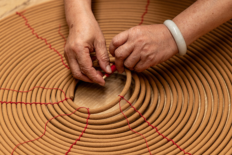 بخور على شكل اسطوانات موسيقية قديمة