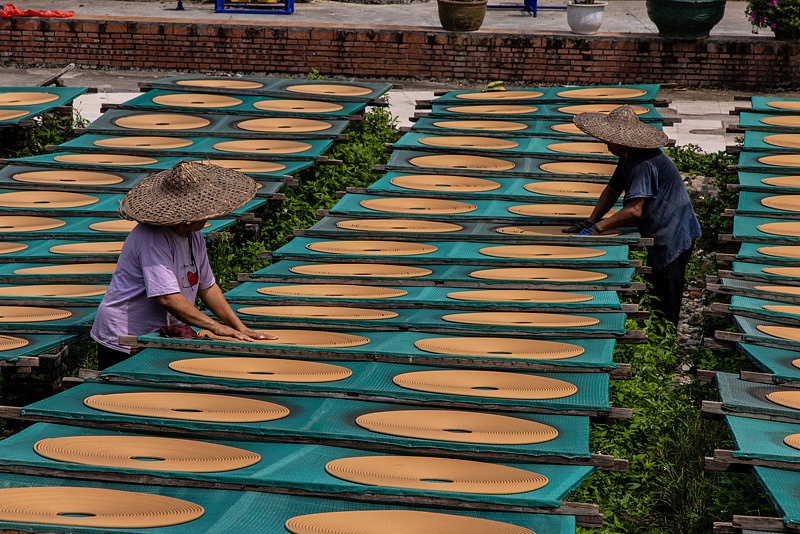 بخور على شكل اسطوانات موسيقية قديمة
