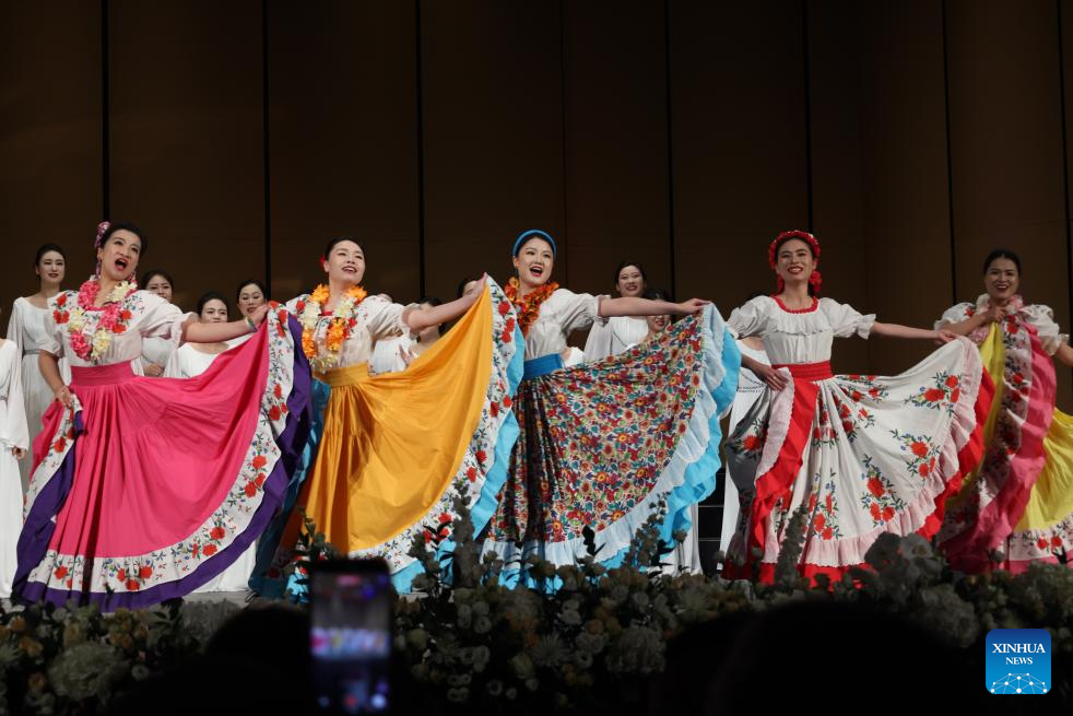 كورال المركز الوطني للفنون المسرحية في الصين تقدم عروضا في مركز إثراء بالسعودية