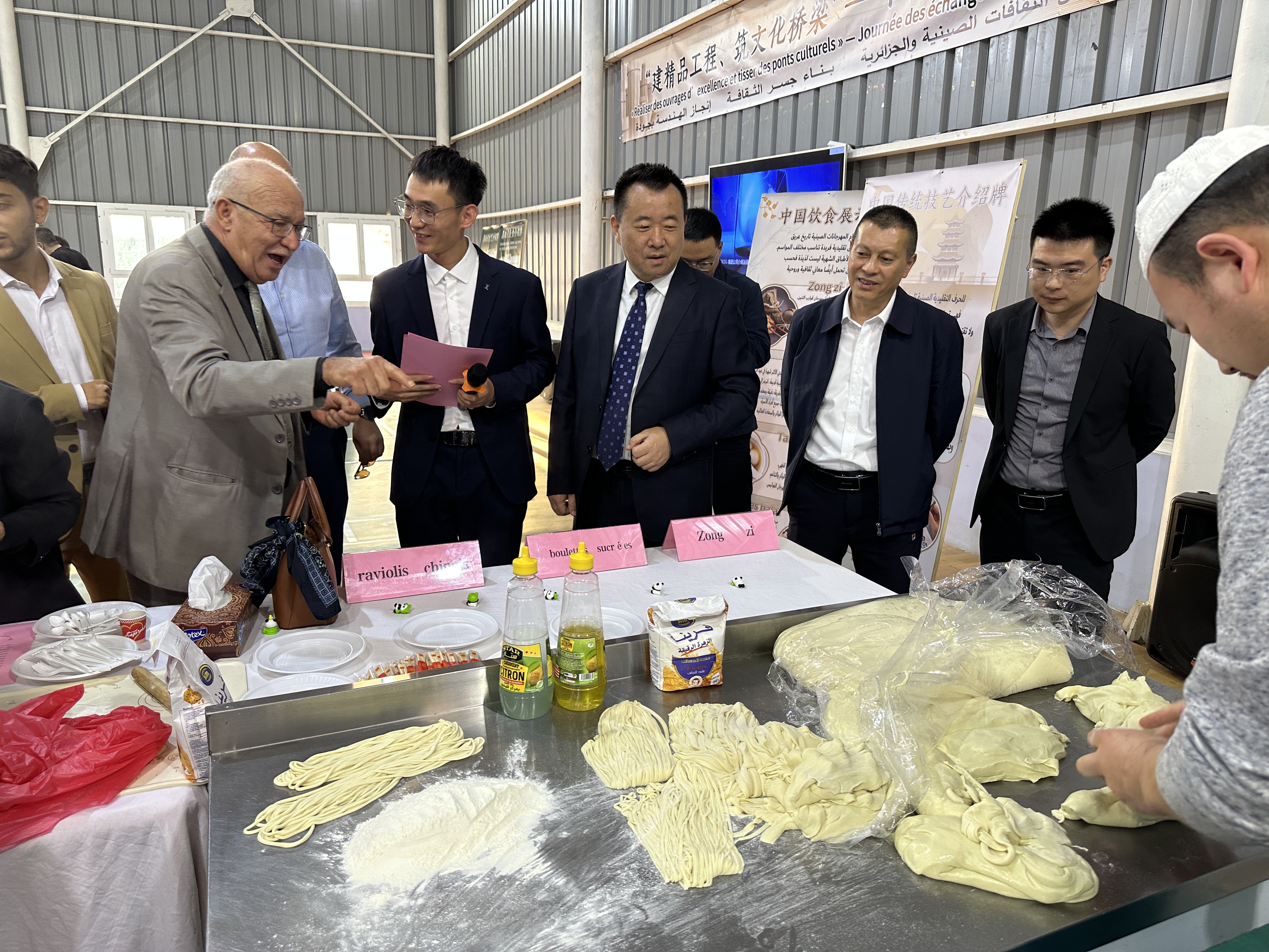 المقر الإقليمي لمجموعة شركة بناء السكك الحديدية الصينية في شمال افريقيا ينظم فعالية يوم التبادل الثقافي الصيني العربي