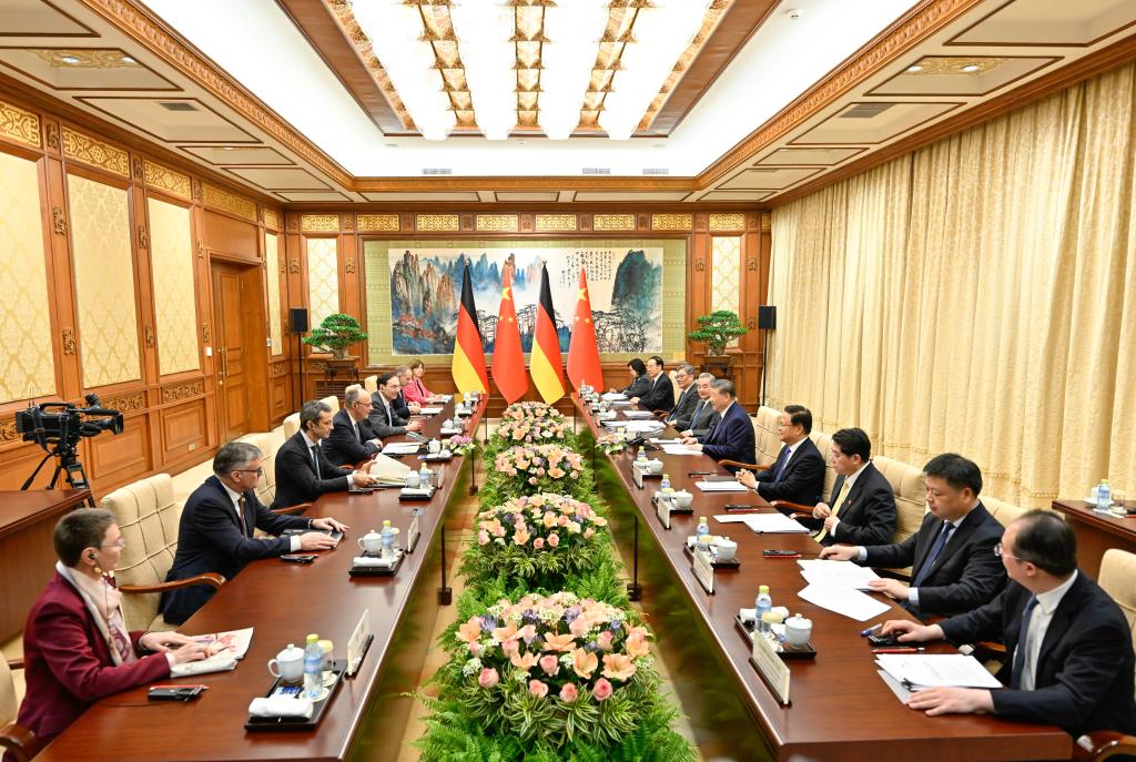 شي يجتمع مع المستشار الألماني ميرتس ويقدم ثلاثة مقترحات بشأن العلاقات الثنائية