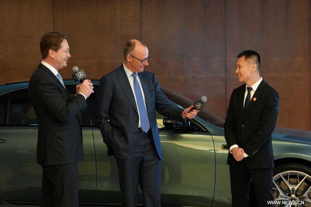 زيارة المستشار الألماني للشركات الصينية تعزز التعاون بين الجانبين الصيني والألماني