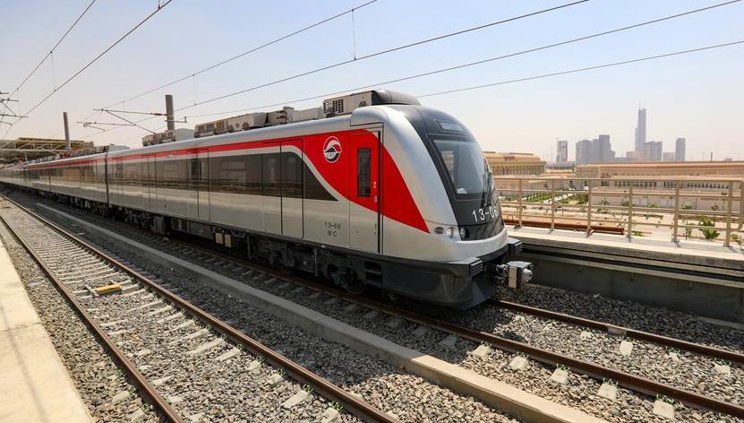 منتجات التصنيع الذكي الصينية تعزز حضورها في منطقة الشرق الأوسط                    في ورشة ذكية تابعة لشركة فيو المحدودة للإلكترونيات بمدينة نانتونغ في مقاطعة جيانغسو شرقي الصين، تعمل الأذرع الآلية بدقة وانتظام، حيث يتم تجميع جهاز تلفاز ذكي فائق الدقة كل 40 ثانية في المتوسط.