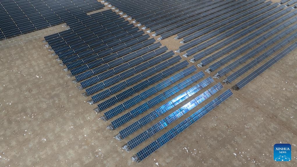 تدشين مشروع الطاقة الشمسية الحرارية على ارتفاع 4550 مترا في منطقة شيتسانغ بجنوب غربي الصين