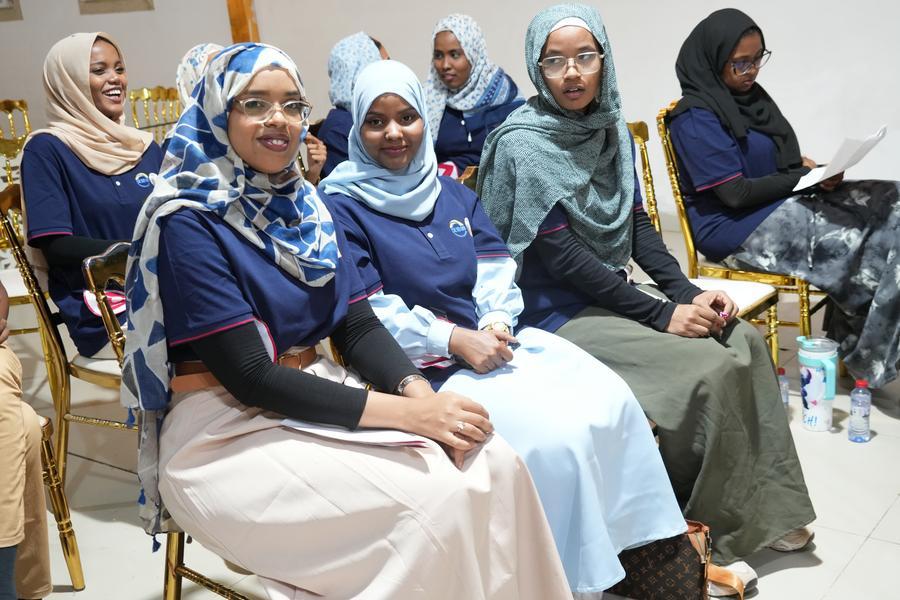 مقالة: طلاب سودانيون يعبرون إلى العالم عبر 