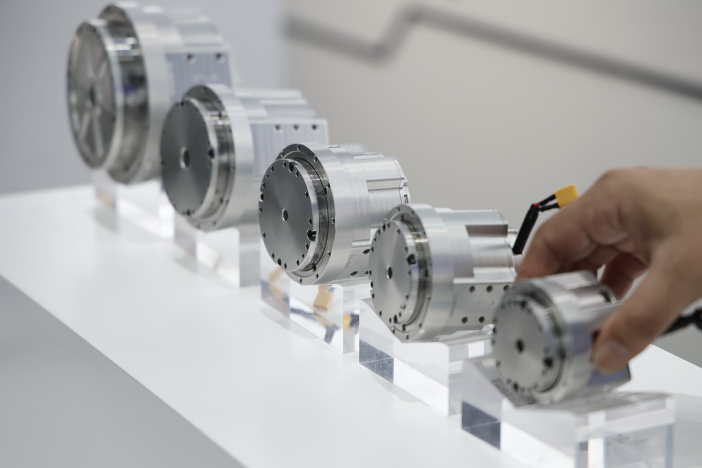 شنتشن تفتتح أول مركز خدمات خاص بالروبوتات الذكية